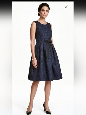 NWOT H&M Sz 4  Sleeveless Navy Jacquard Fit & Flare Dress with Bow